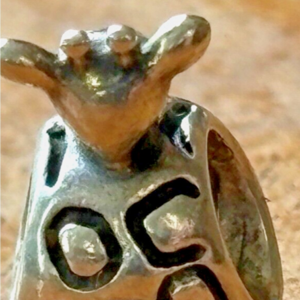 Pandora giraffe